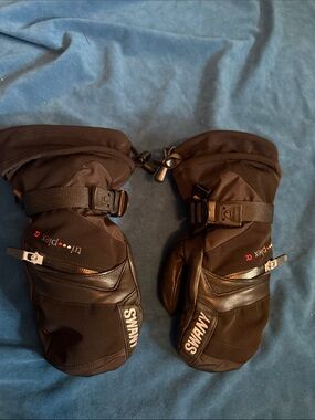 Swany Black Insulated Mittens size M woman’s 
Waterproof and like new